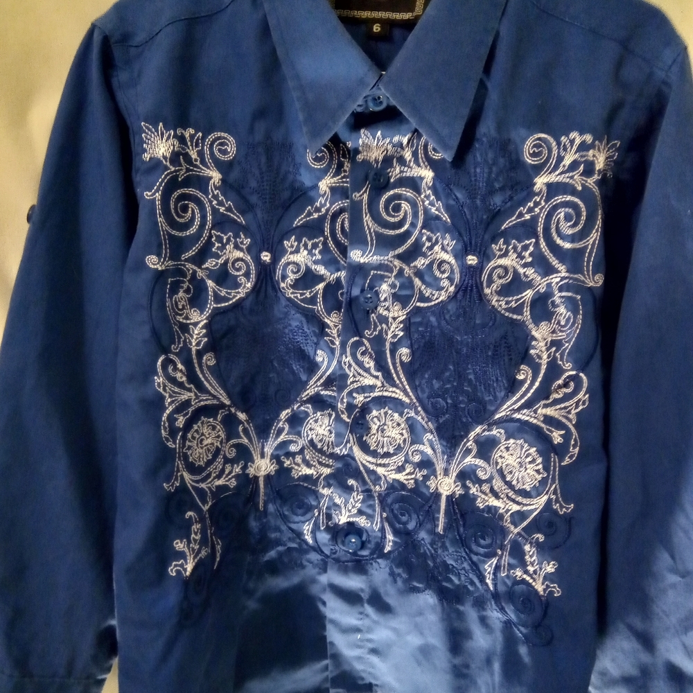 LIKE NEW PATRONCITO BOYS BUTTON UP DRESS SHIRT!
